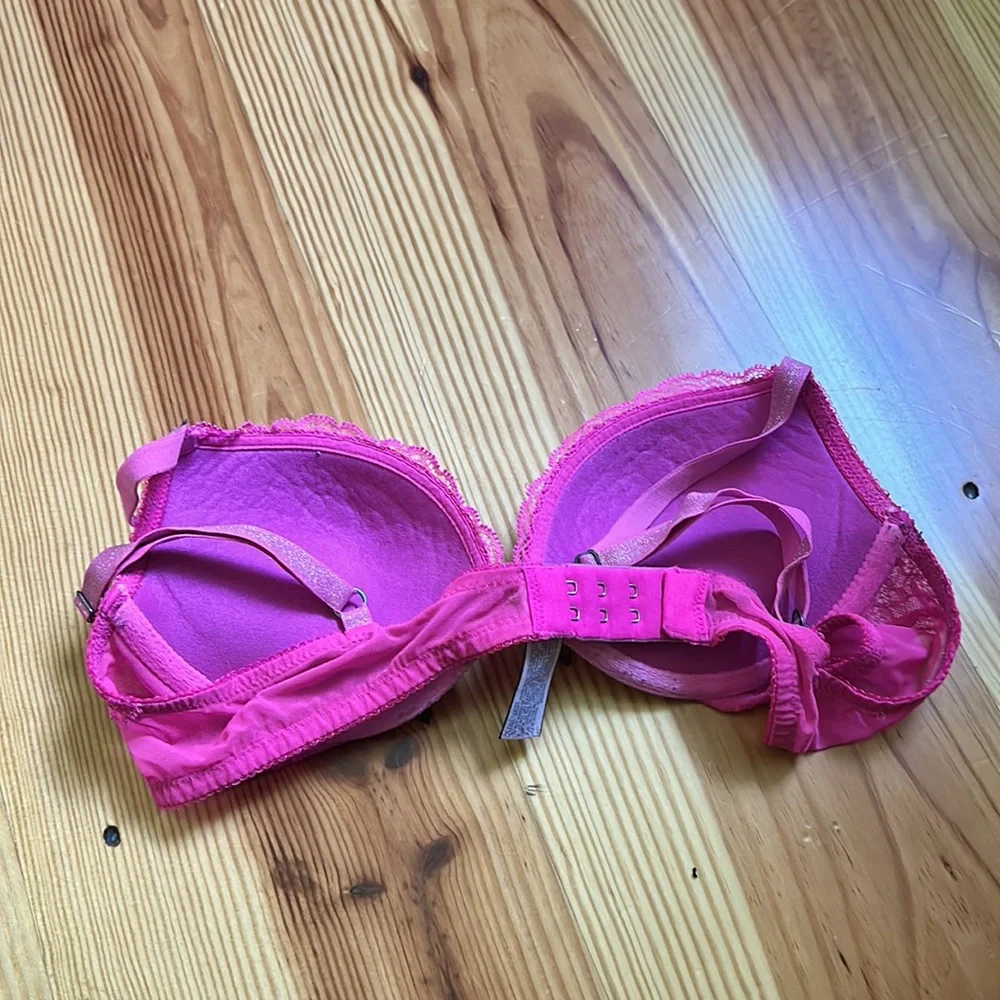 VS Bra - Picture 2 of 3